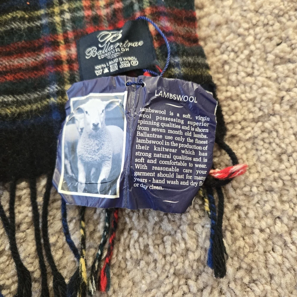 NWT Ballantrae Edinburgh 100% Lambswool Plaid Scarf 58